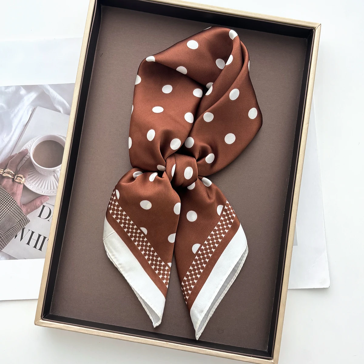 Foulard carré élégant en satin - Face Scarf Mask avis et prix