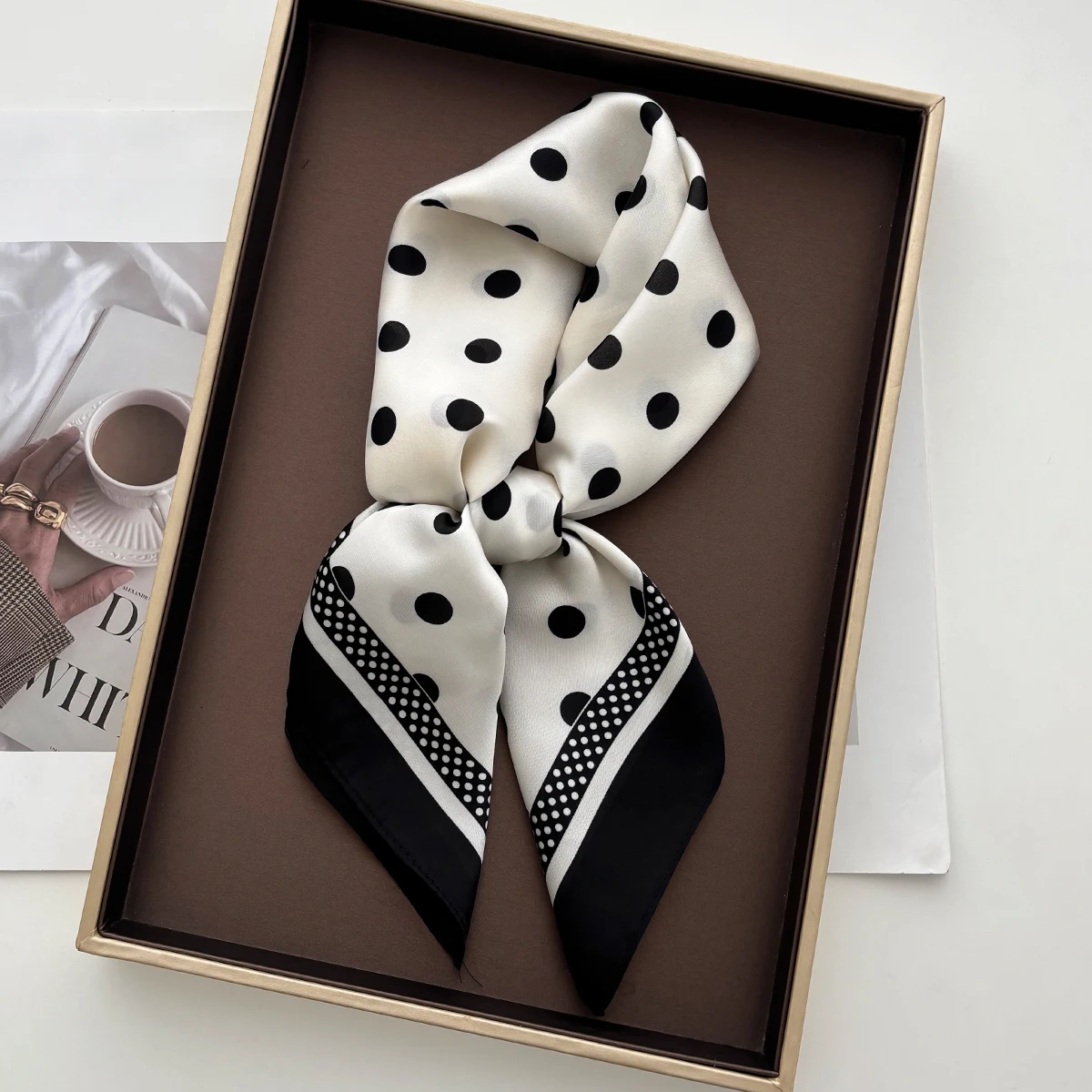 Foulard carré élégant en satin - Face Scarf Mask avis et prix